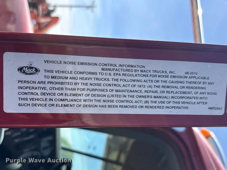 image for item FC2106 2011 Mack CHU613 semi truck