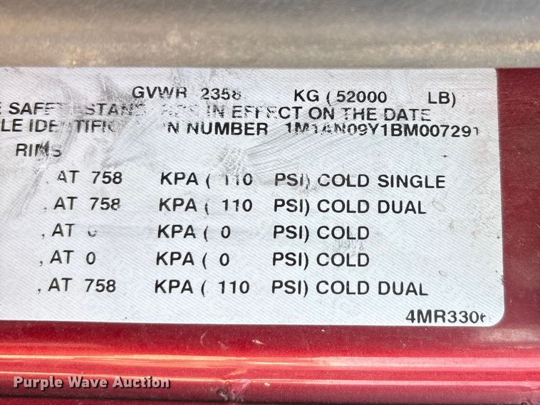 image for item FC2106 2011 Mack CHU613 semi truck