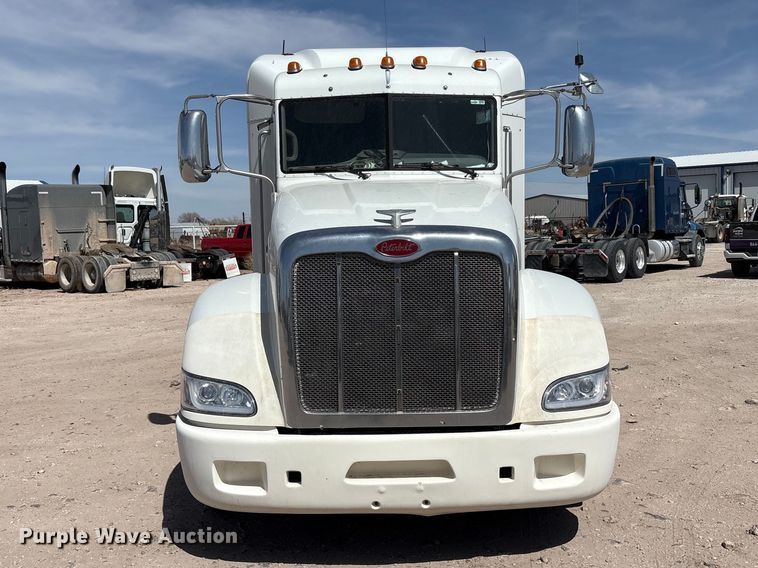 image for item FC2108 2013 Peterbilt 386 semi truck