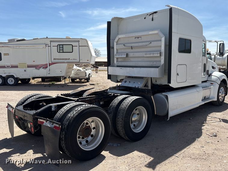 image for item FC2108 2013 Peterbilt 386 semi truck