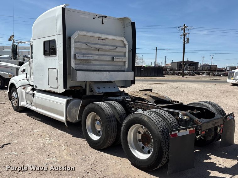 image for item FC2108 2013 Peterbilt 386 semi truck