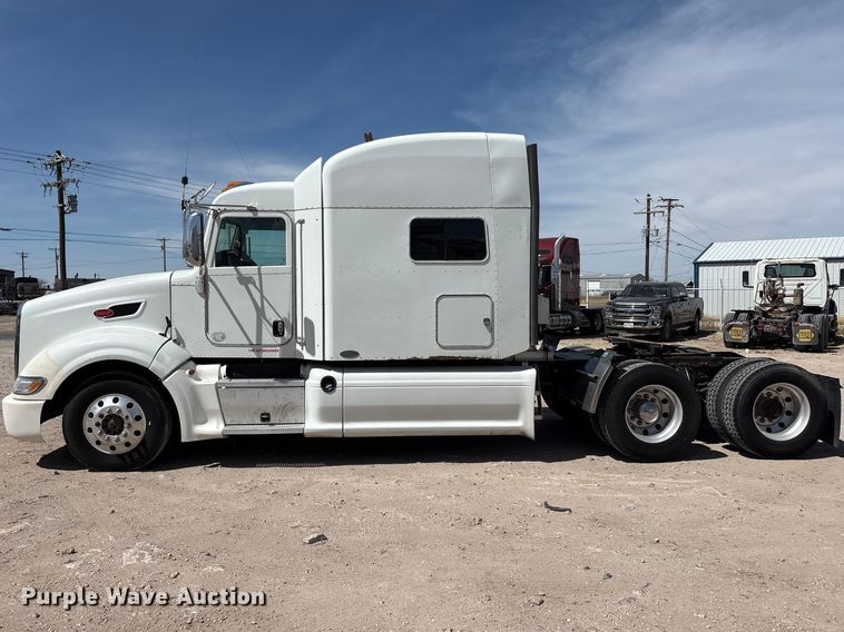 image for item FC2108 2013 Peterbilt 386 semi truck