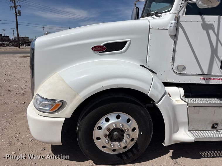 image for item FC2108 2013 Peterbilt 386 semi truck