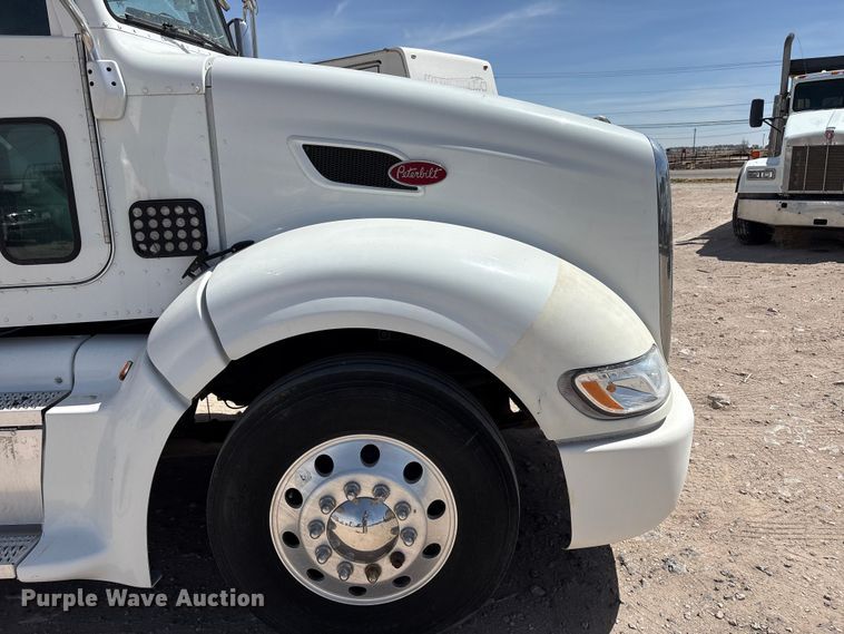 image for item FC2108 2013 Peterbilt 386 semi truck