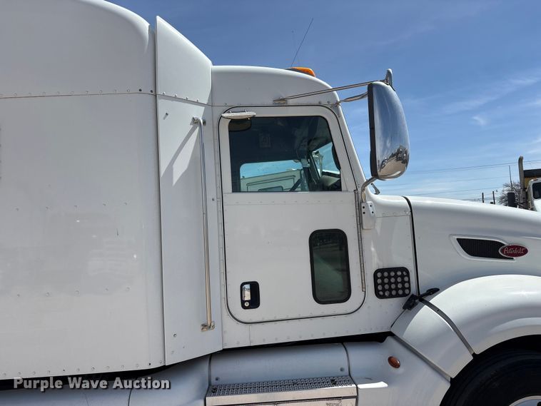 image for item FC2108 2013 Peterbilt 386 semi truck