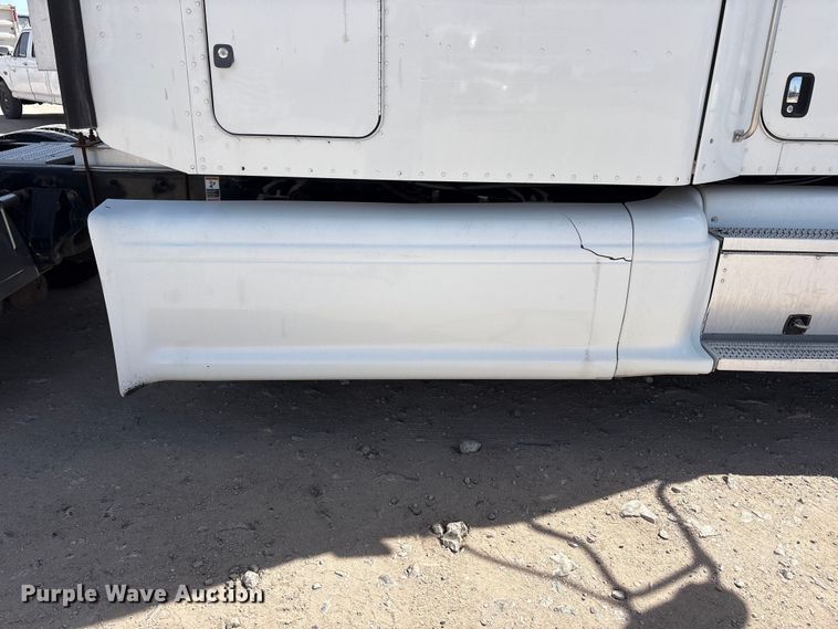 image for item FC2108 2013 Peterbilt 386 semi truck