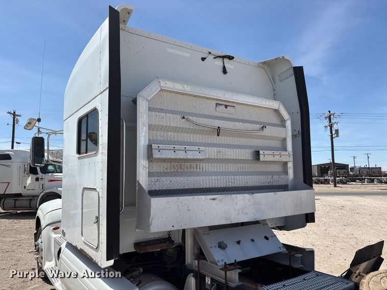 image for item FC2108 2013 Peterbilt 386 semi truck