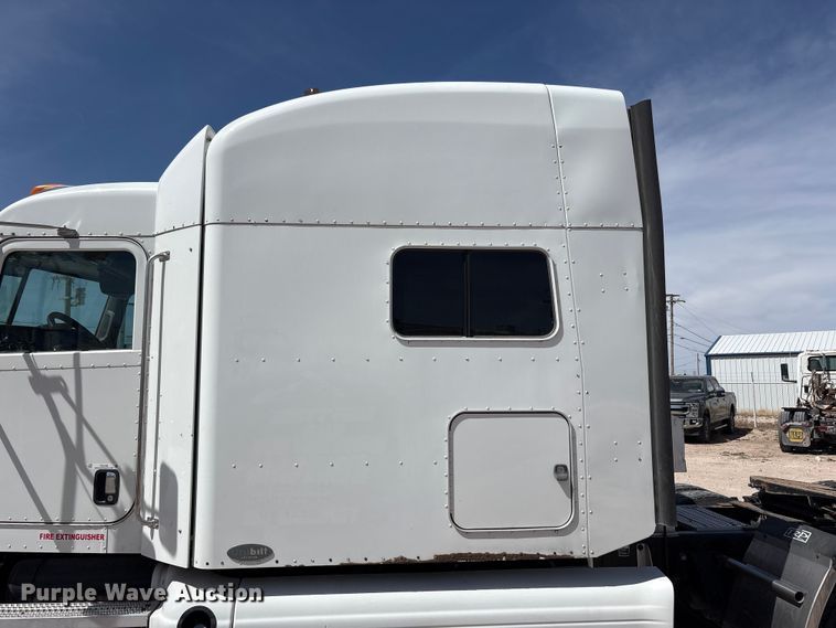 image for item FC2108 2013 Peterbilt 386 semi truck