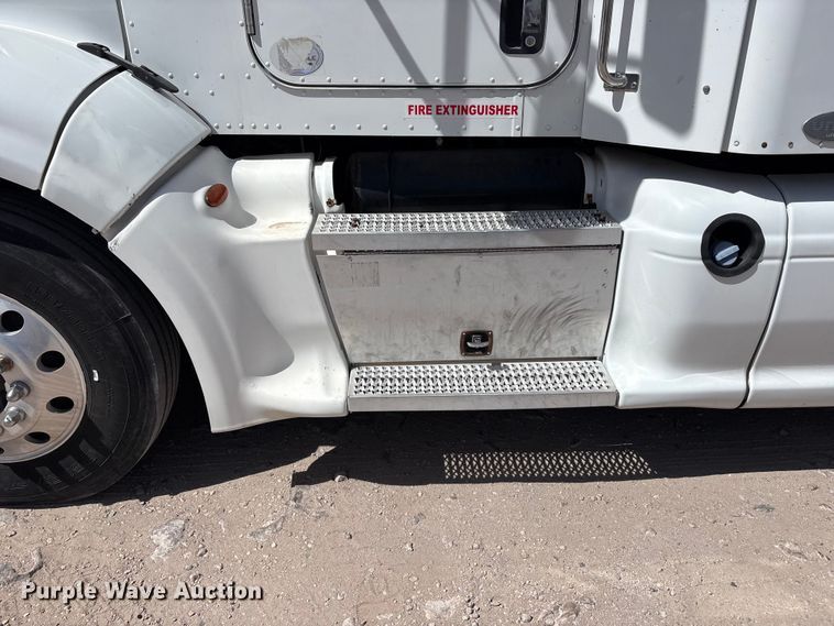 image for item FC2108 2013 Peterbilt 386 semi truck