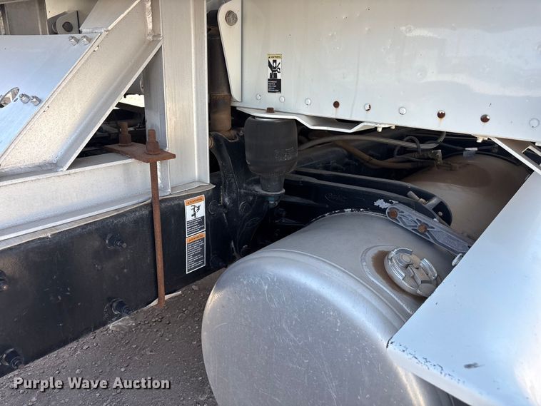 image for item FC2108 2013 Peterbilt 386 semi truck