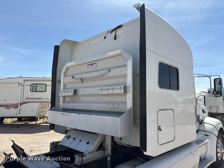 image for item FC2108 2013 Peterbilt 386 semi truck