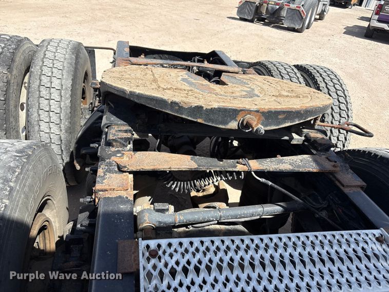 image for item FC2108 2013 Peterbilt 386 semi truck