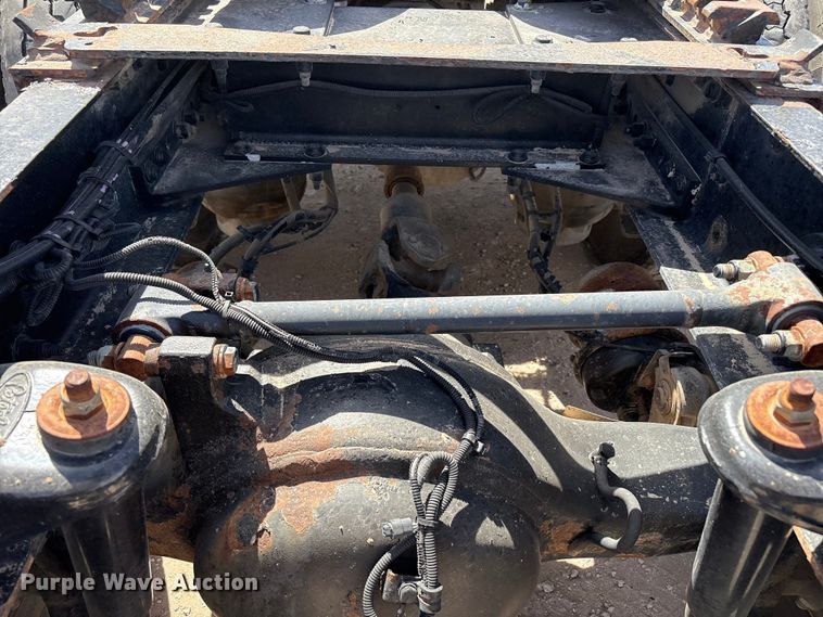 image for item FC2108 2013 Peterbilt 386 semi truck