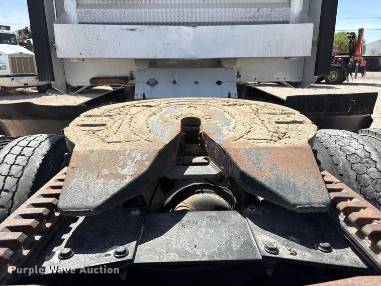 image for item FC2108 2013 Peterbilt 386 semi truck