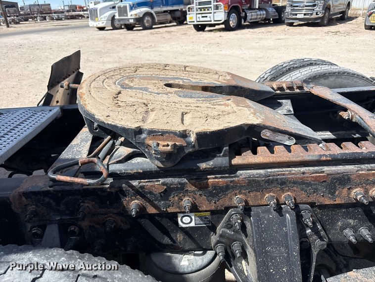 image for item FC2108 2013 Peterbilt 386 semi truck