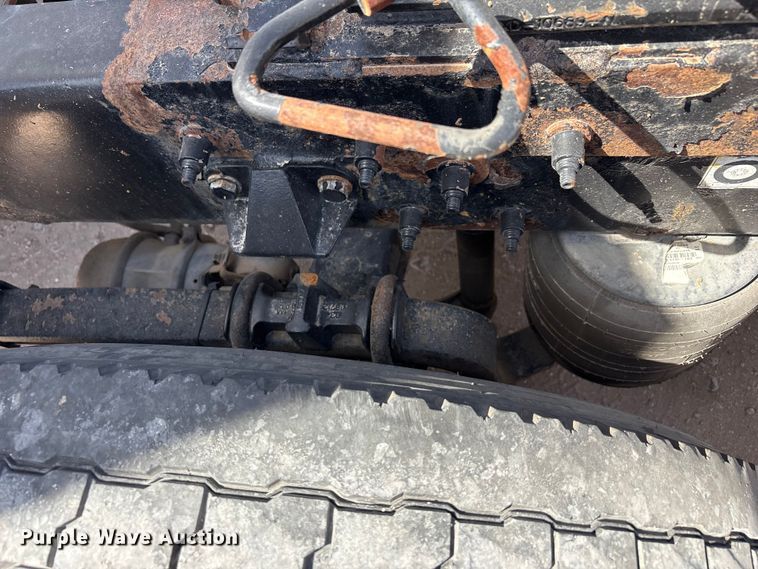 image for item FC2108 2013 Peterbilt 386 semi truck