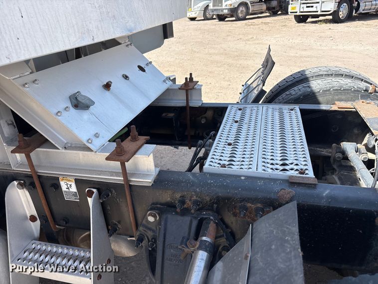 image for item FC2108 2013 Peterbilt 386 semi truck