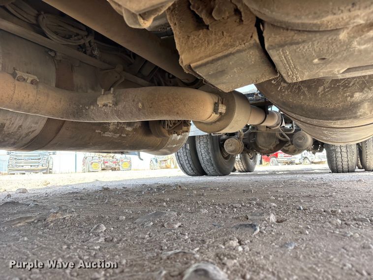 image for item FC2108 2013 Peterbilt 386 semi truck