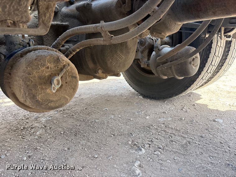 image for item FC2108 2013 Peterbilt 386 semi truck