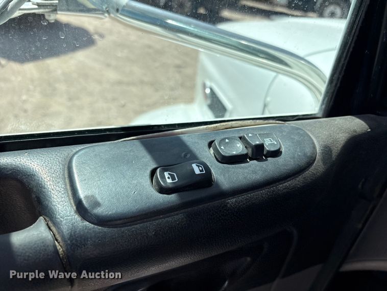 image for item FC2108 2013 Peterbilt 386 semi truck