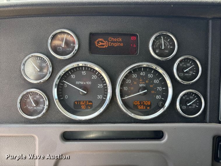 image for item FC2108 2013 Peterbilt 386 semi truck