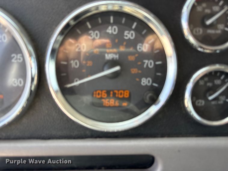 image for item FC2108 2013 Peterbilt 386 semi truck