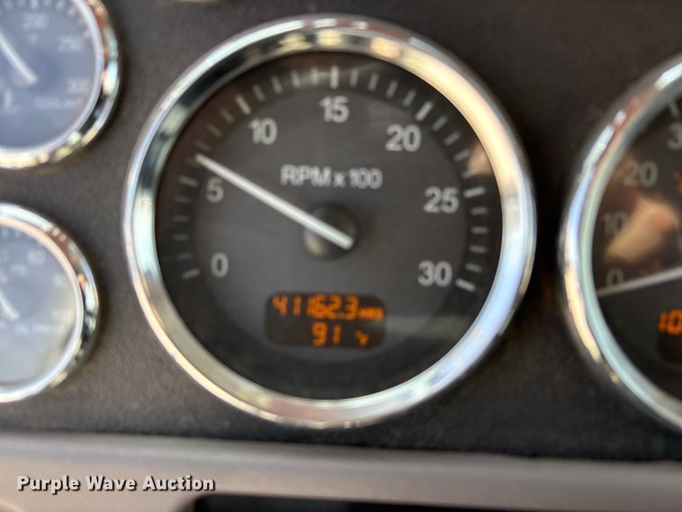 image for item FC2108 2013 Peterbilt 386 semi truck