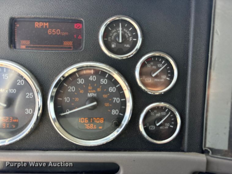 image for item FC2108 2013 Peterbilt 386 semi truck