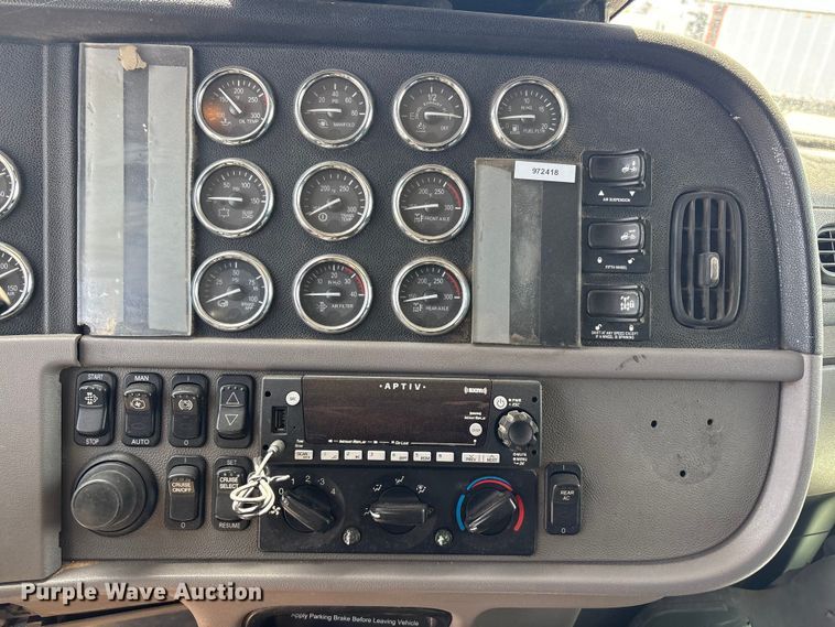 image for item FC2108 2013 Peterbilt 386 semi truck