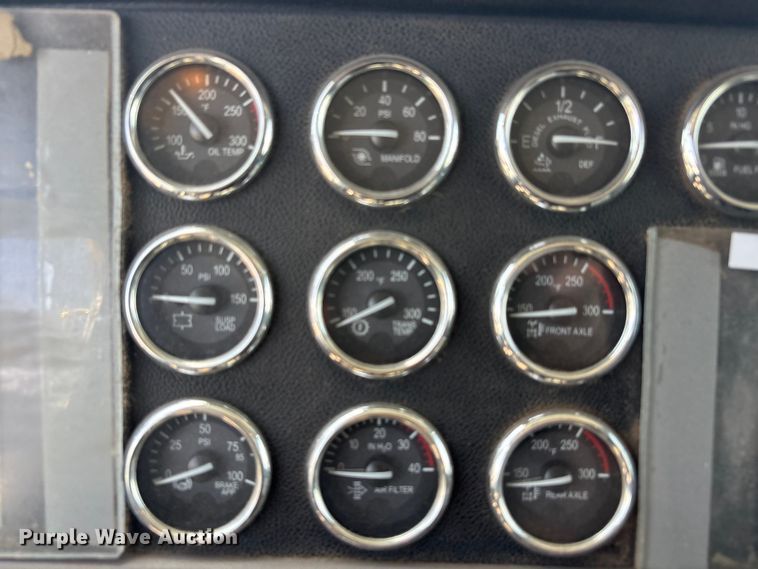 image for item FC2108 2013 Peterbilt 386 semi truck