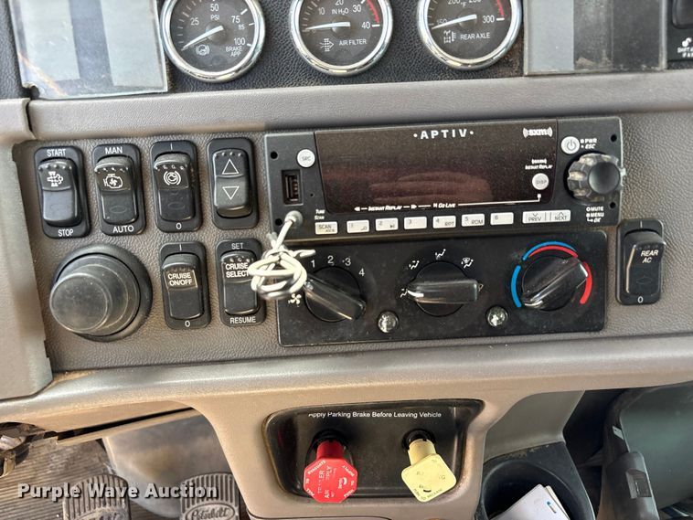 image for item FC2108 2013 Peterbilt 386 semi truck