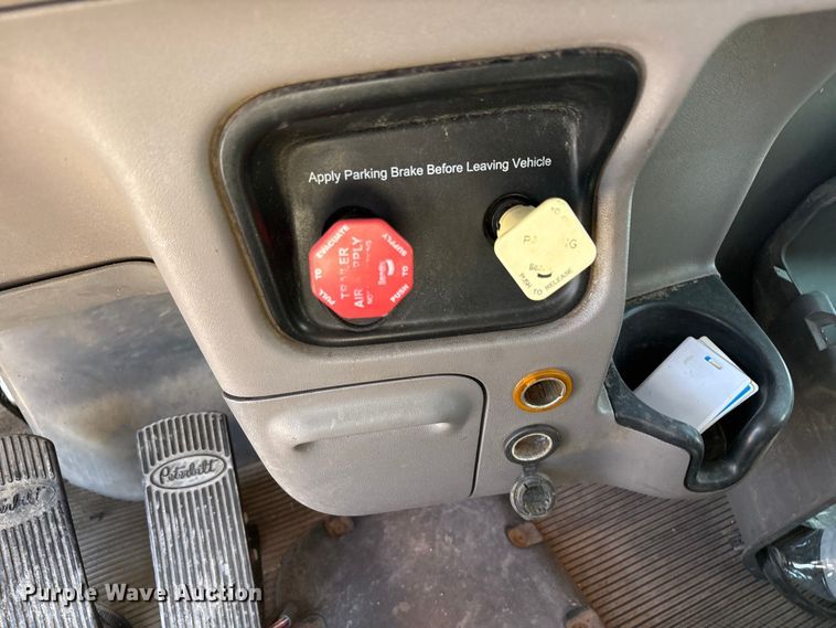 image for item FC2108 2013 Peterbilt 386 semi truck