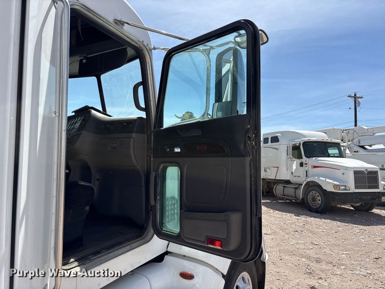 image for item FC2108 2013 Peterbilt 386 semi truck