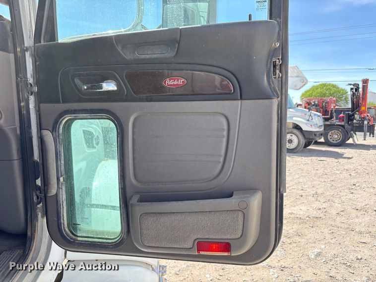 image for item FC2108 2013 Peterbilt 386 semi truck