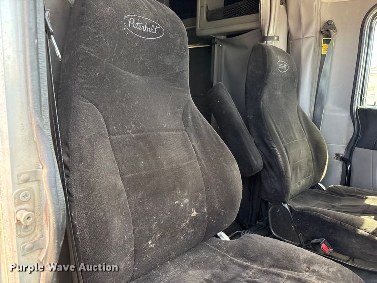 image for item FC2108 2013 Peterbilt 386 semi truck