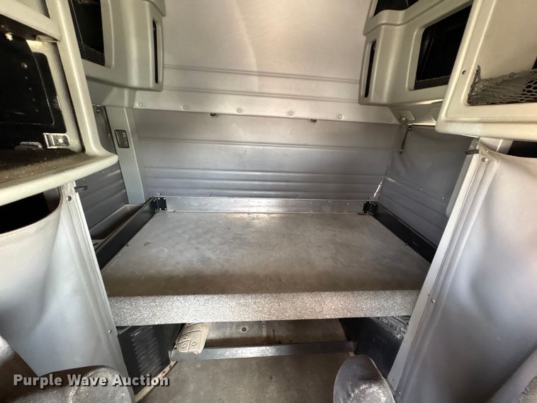 image for item FC2108 2013 Peterbilt 386 semi truck