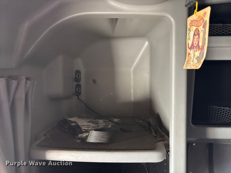 image for item FC2108 2013 Peterbilt 386 semi truck