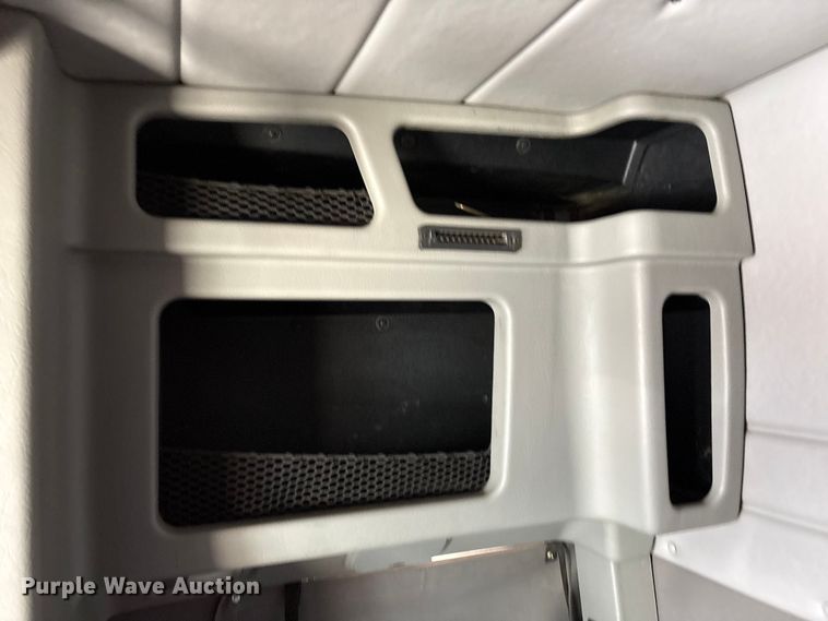 image for item FC2108 2013 Peterbilt 386 semi truck