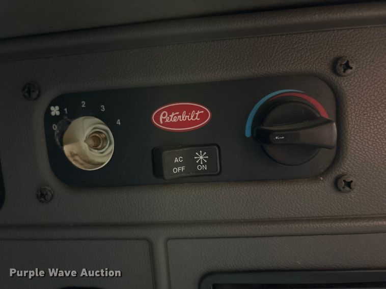 image for item FC2108 2013 Peterbilt 386 semi truck