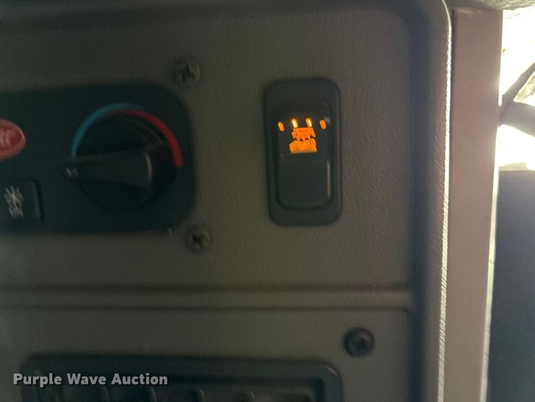 image for item FC2108 2013 Peterbilt 386 semi truck