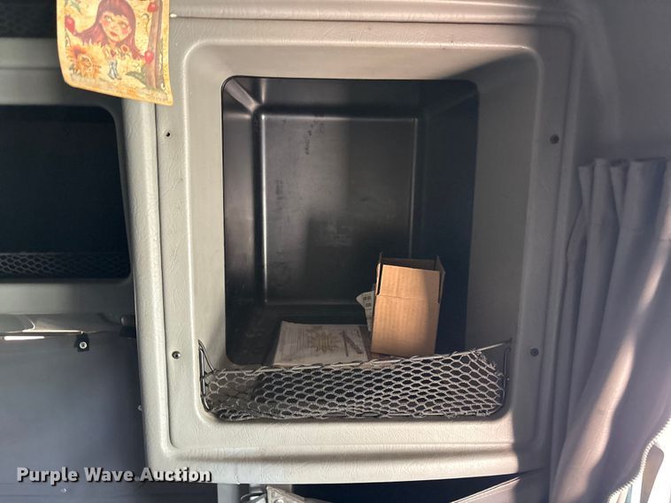 image for item FC2108 2013 Peterbilt 386 semi truck