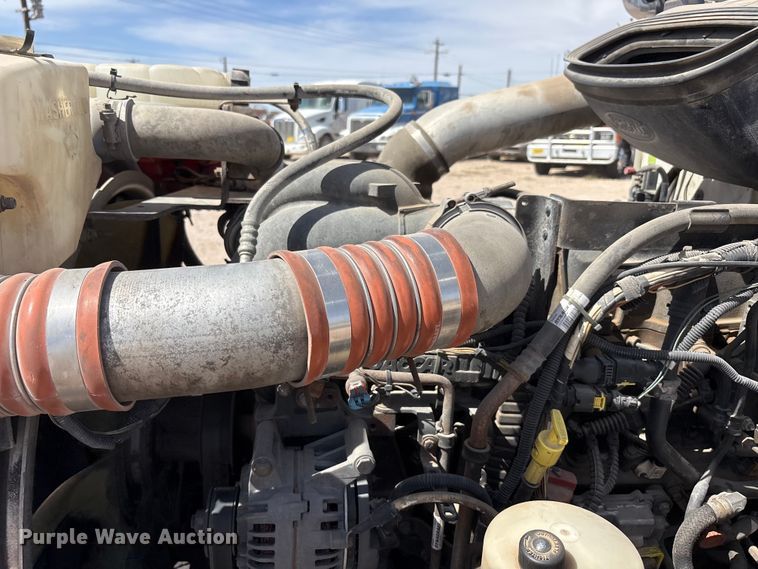 image for item FC2108 2013 Peterbilt 386 semi truck