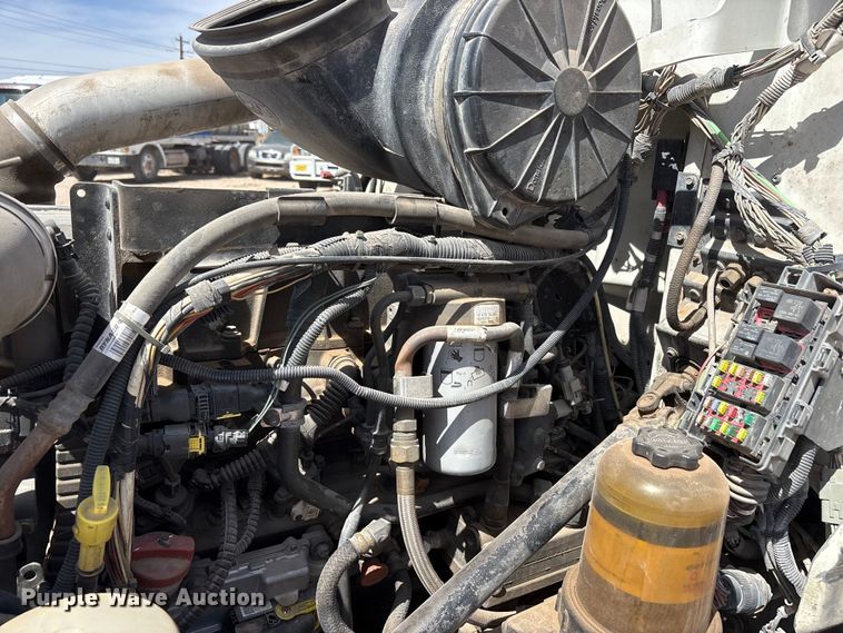 image for item FC2108 2013 Peterbilt 386 semi truck