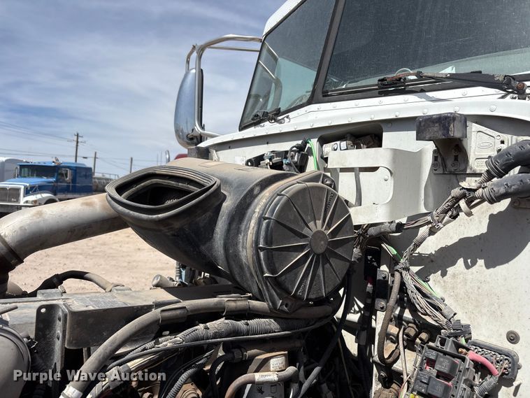 image for item FC2108 2013 Peterbilt 386 semi truck