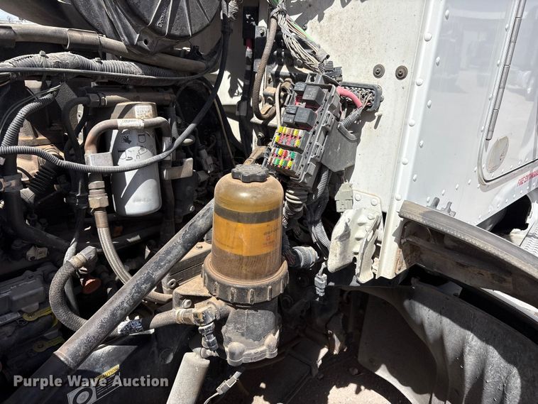 image for item FC2108 2013 Peterbilt 386 semi truck