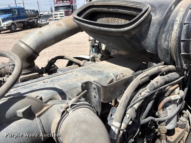 image for item FC2108 2013 Peterbilt 386 semi truck