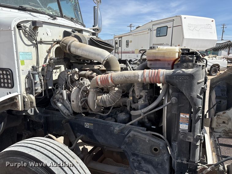 image for item FC2108 2013 Peterbilt 386 semi truck