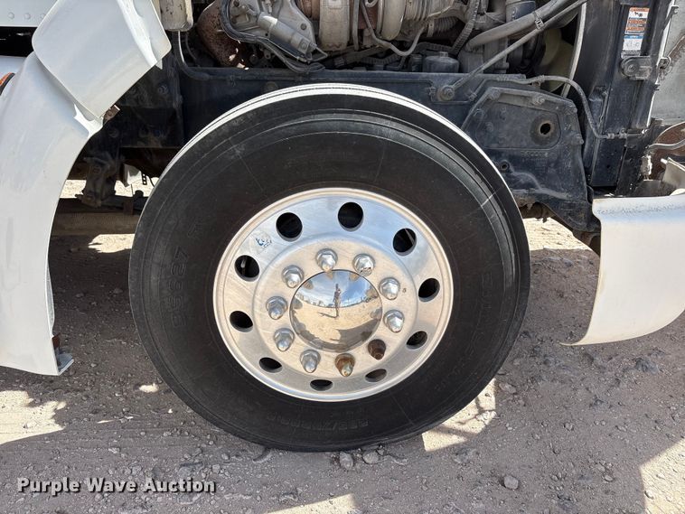 image for item FC2108 2013 Peterbilt 386 semi truck