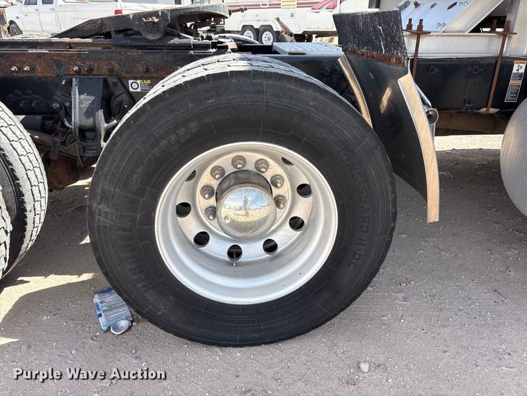 image for item FC2108 2013 Peterbilt 386 semi truck