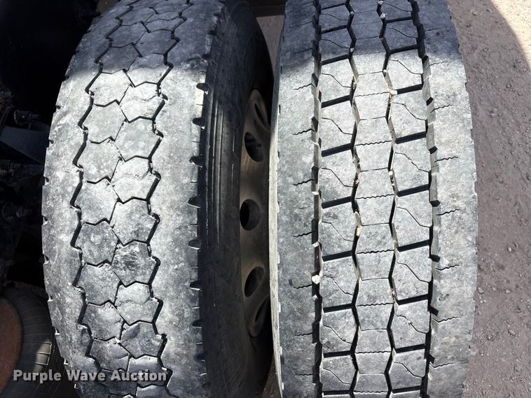 image for item FC2108 2013 Peterbilt 386 semi truck